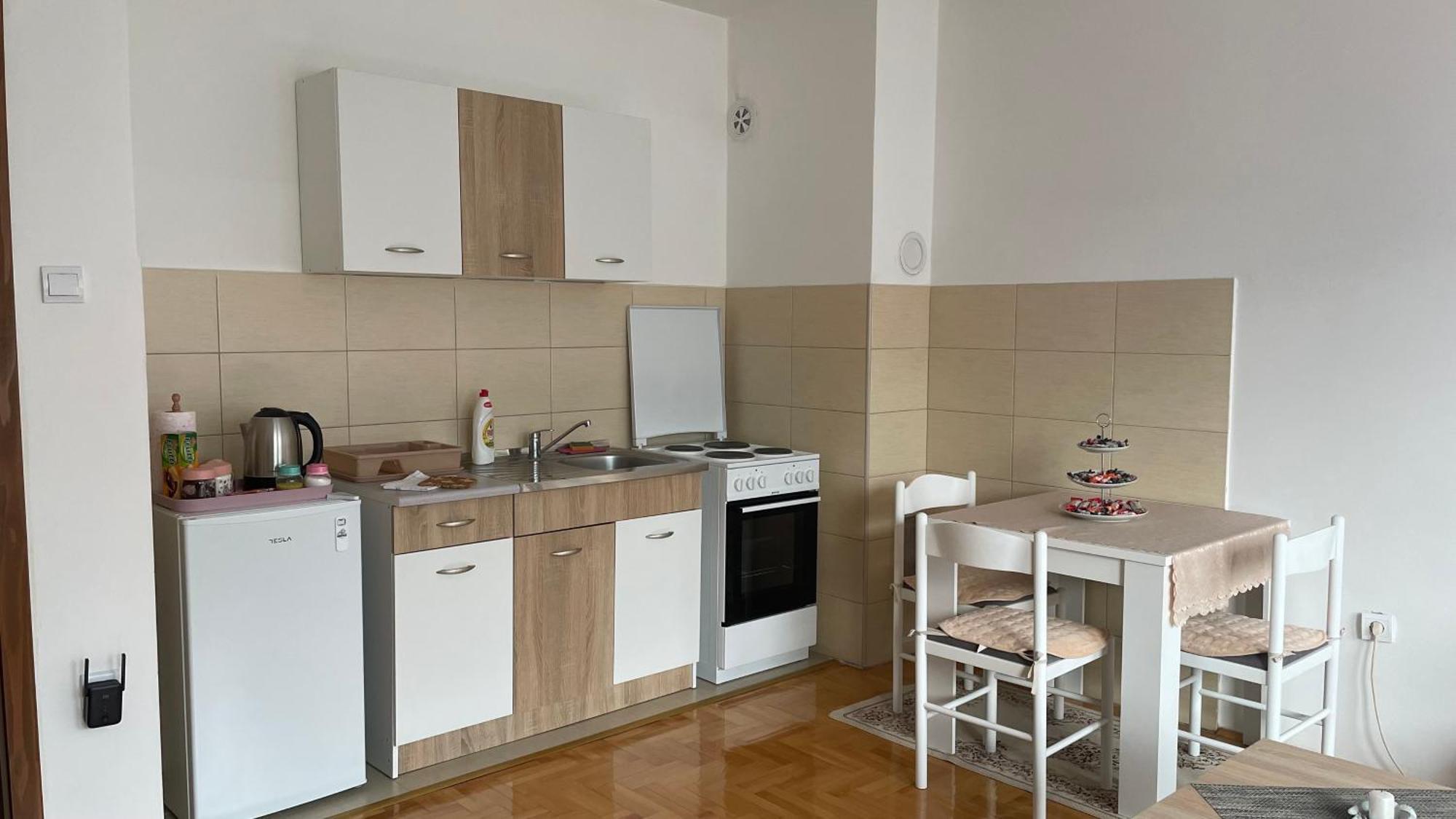 Apartment Jovovic 普卢日内 外观 照片